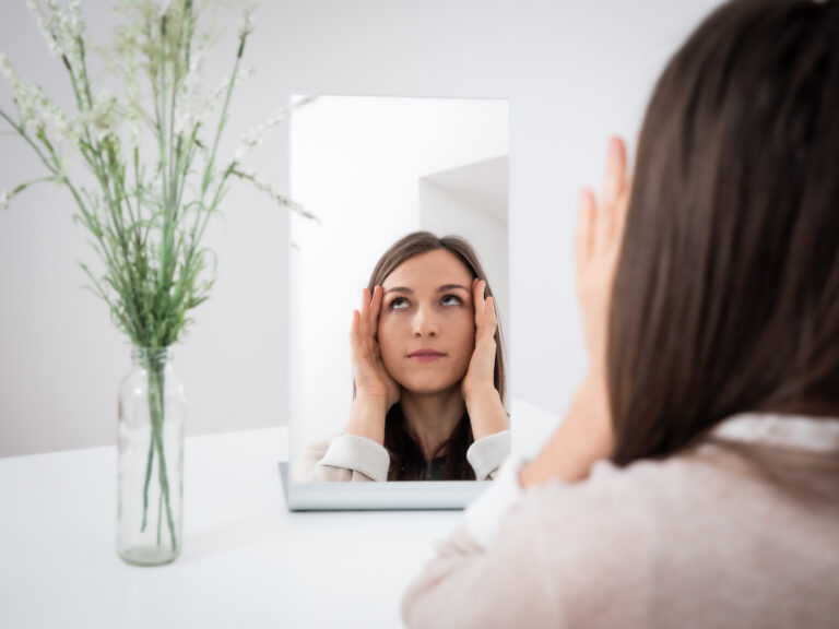 Diese Gesichtsübungen machen noch mehr Falten