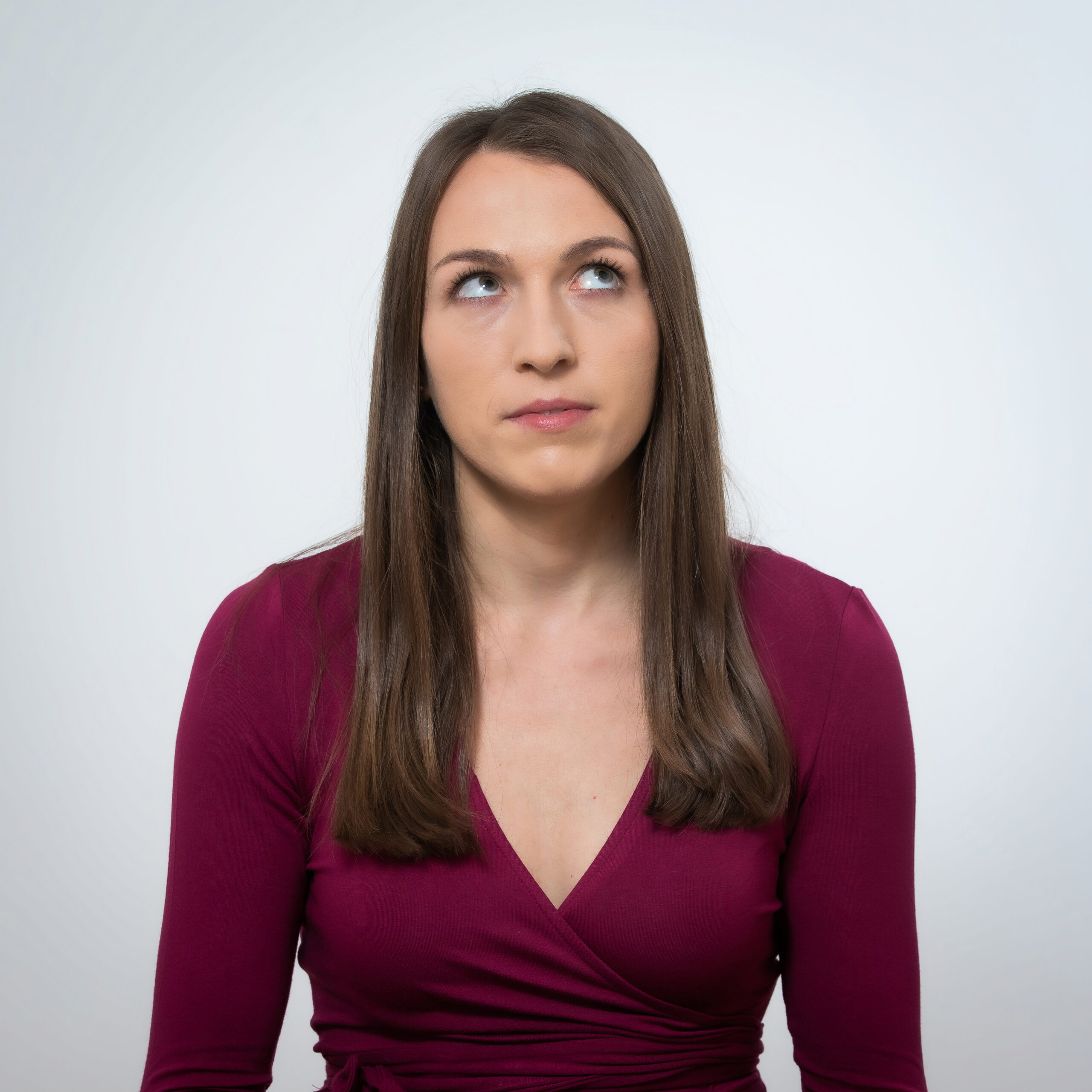 Falten über den Augenbrauen glätten: 5 Tipps!