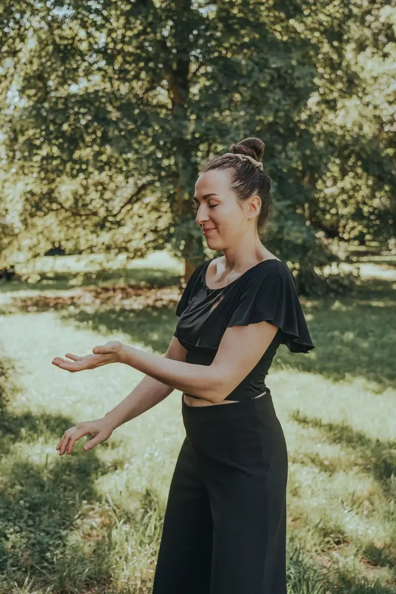 Hanna beim Qi Gong