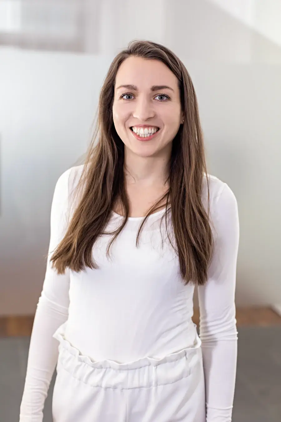 Hanna in ihrer Physiotherapie-Praxis