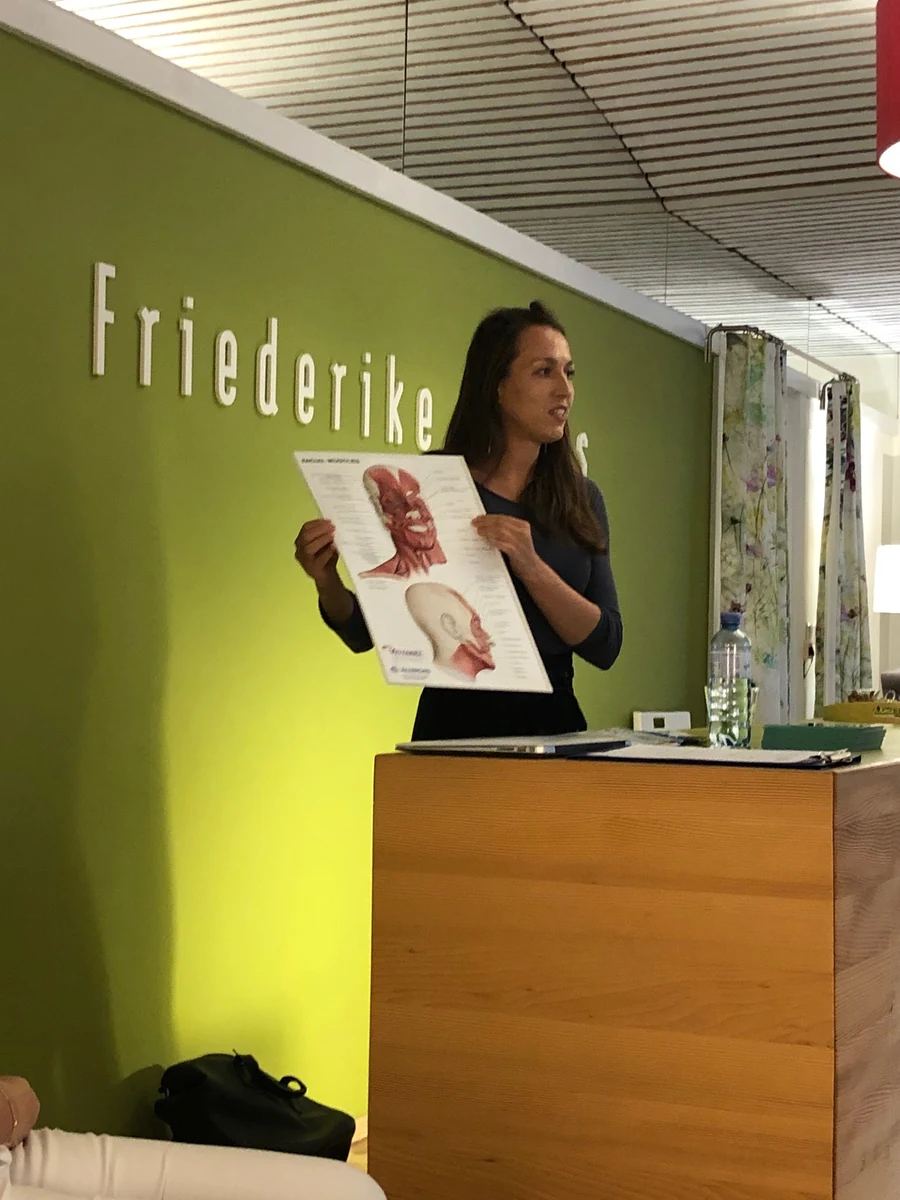 Teilnehmerinnen beim ersten Offline-Workshop